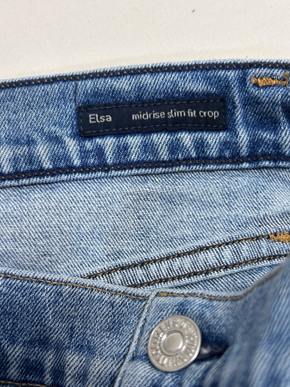 Citizens of Humanity Elsa Mid-Rise Slim Fit Crop- 30 - Picture 16 of 16